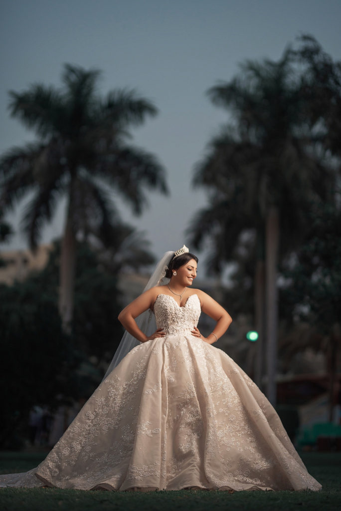 bride with her white dress holding her waist night wedding